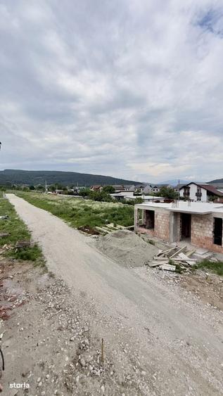 Casă cu 4 camere cu Teren 265 Mp în Bujoreni