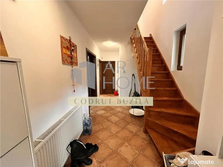 Casă cu 5 camere cu Teren 300 Mp în Central