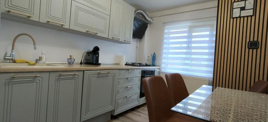 Apartament cu 3 camere decomandat în Drumul Carului