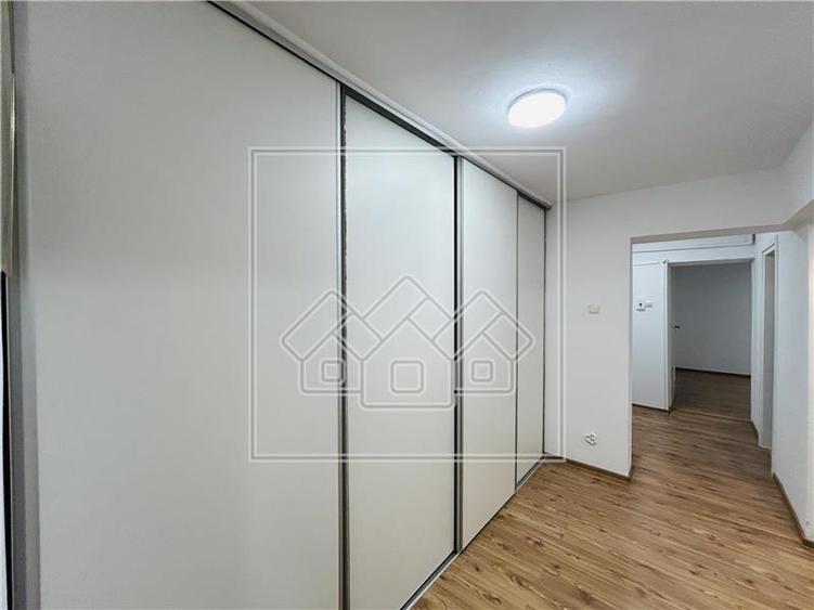 Apartament cu 3 camere decomandat în Terezian