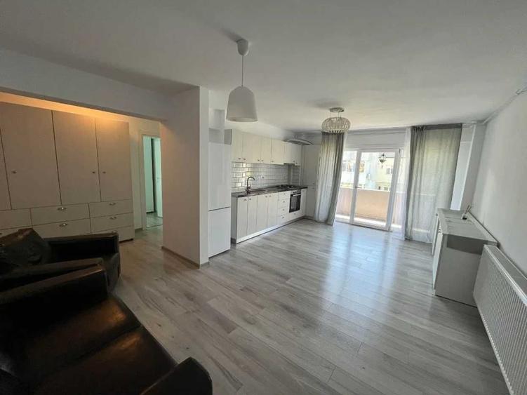 Apartament cu 3 camere decomandat în Micro 3