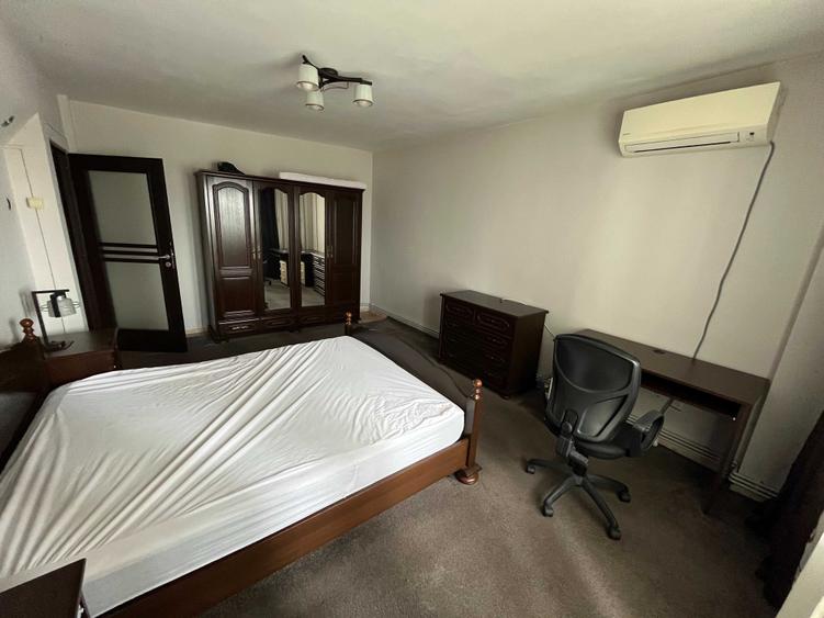Apartament cu 3 camere decomandat în Mihai Bravu