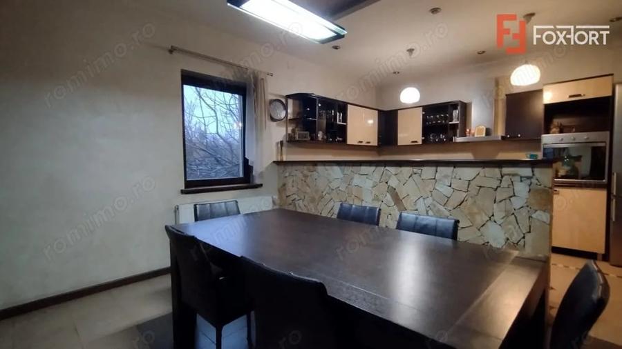 Casă cu 6 camere cu Teren 696 Mp în Ronaț