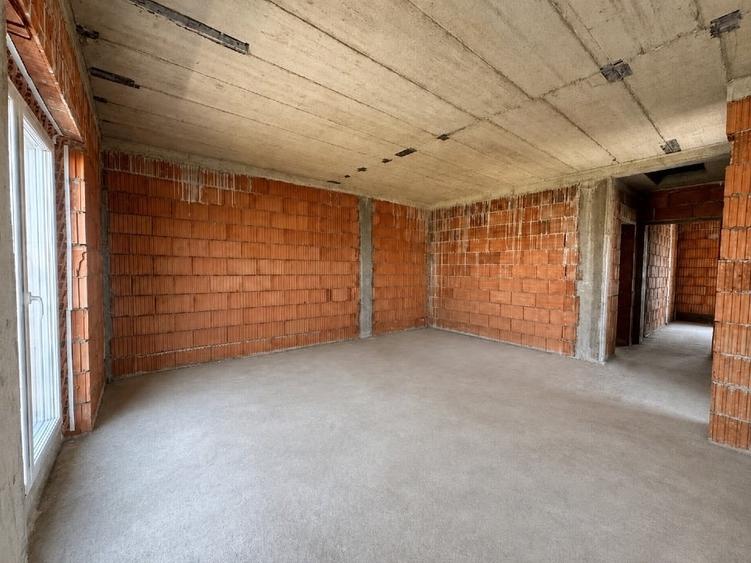 Duplex cu 5 camere cu Canalizare în Calea Urseni