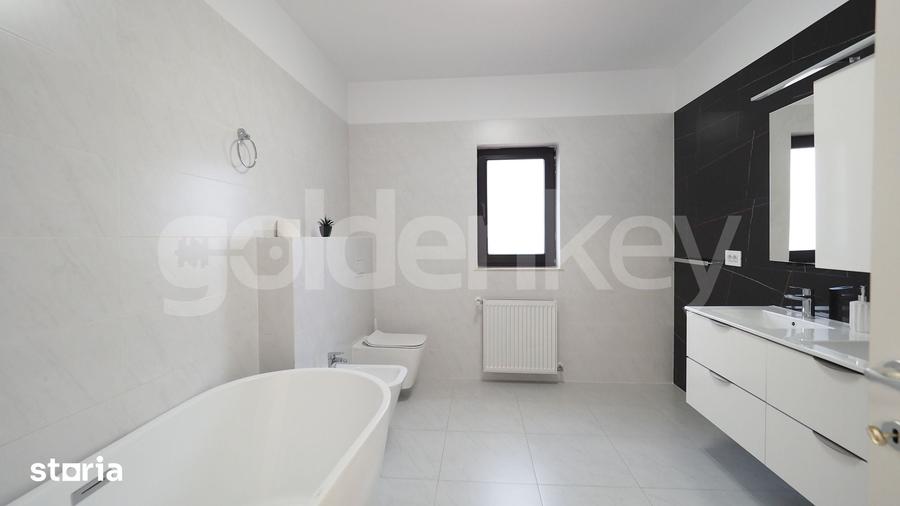 Casă cu 6 camere cu Teren 500 Mp în Central
