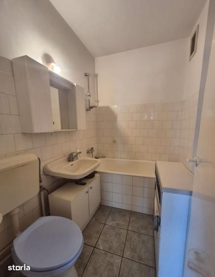 Apartament cu 3 camere decomandat în Podgoria