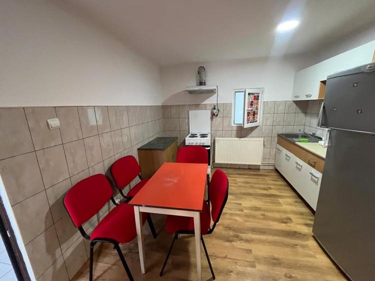 Apartament cu 3 camere decomandat, mobilat în Mehala