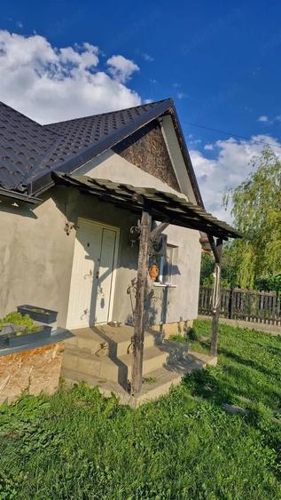 Casă cu 3 camere cu Teren 1200 Mp în Moriști