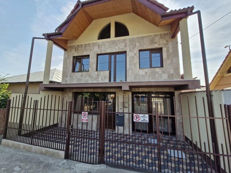 Casă cu 4 camere cu Teren 478 Mp în Central