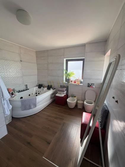 Casă individuală cu 5 camere cu Canalizare în Dâmbul Rotund