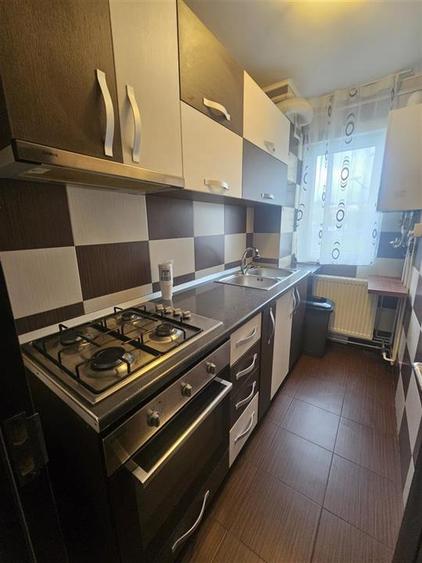 Apartament cu 2 camere semidecomandat, mobilat în Florilor