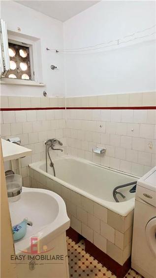 Apartament cu 3 camere semidecomandat în Tudor