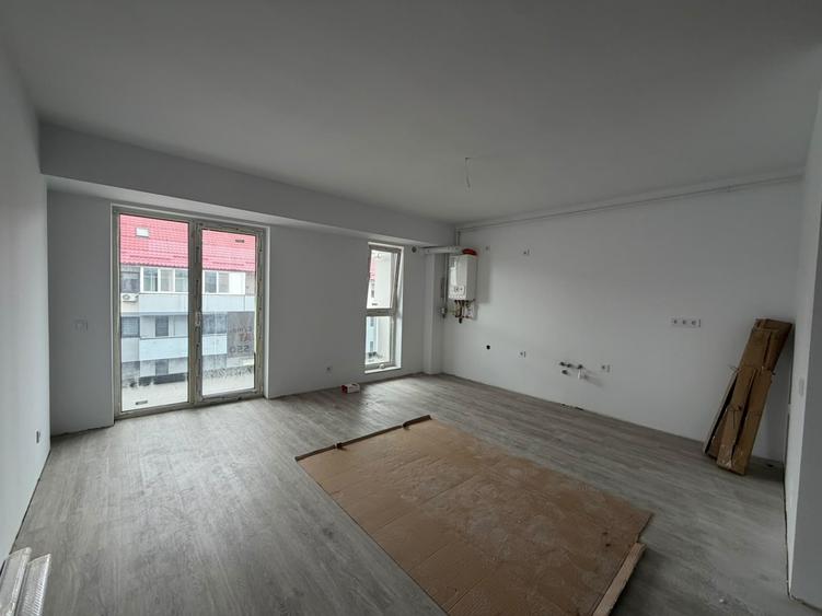 Apartament cu 3 camere semidecomandat în Florești