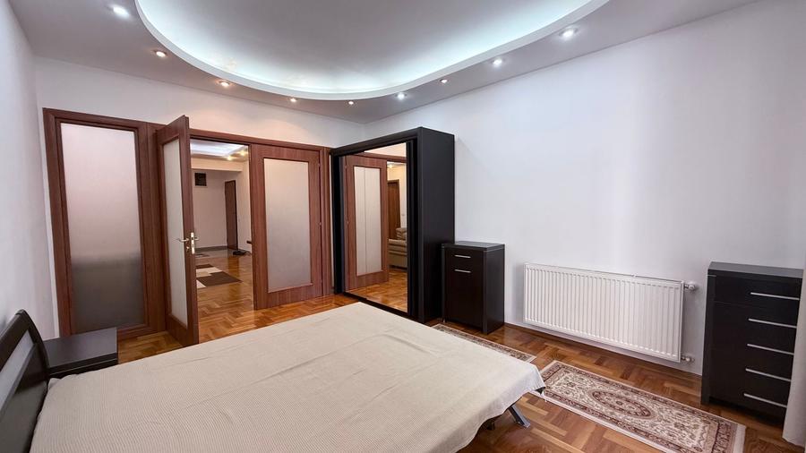 Apartament cu 3 camere semidecomandat în Herăstrău
