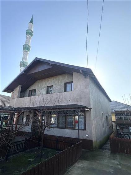 Casă individuală cu 6 camere cu Teren 266 Mp în Valu lui Traian