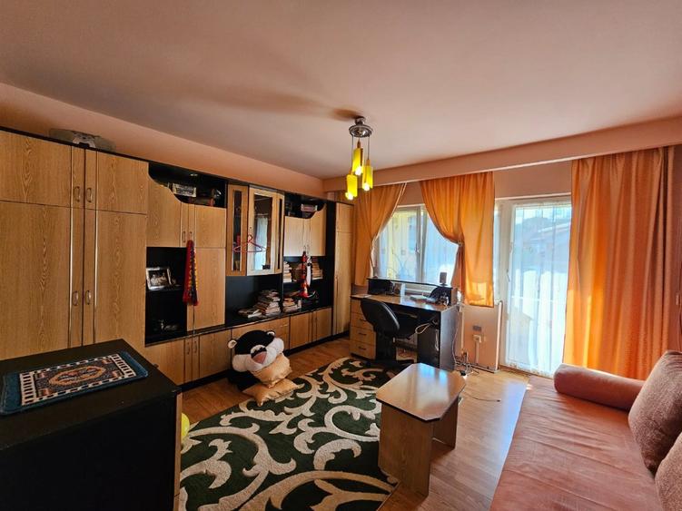 Casă cu 5 camere cu Teren 978 Mp în Central