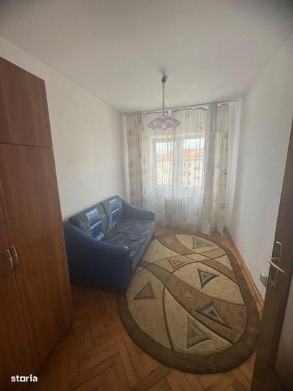 Apartament cu 3 camere decomandat în Central