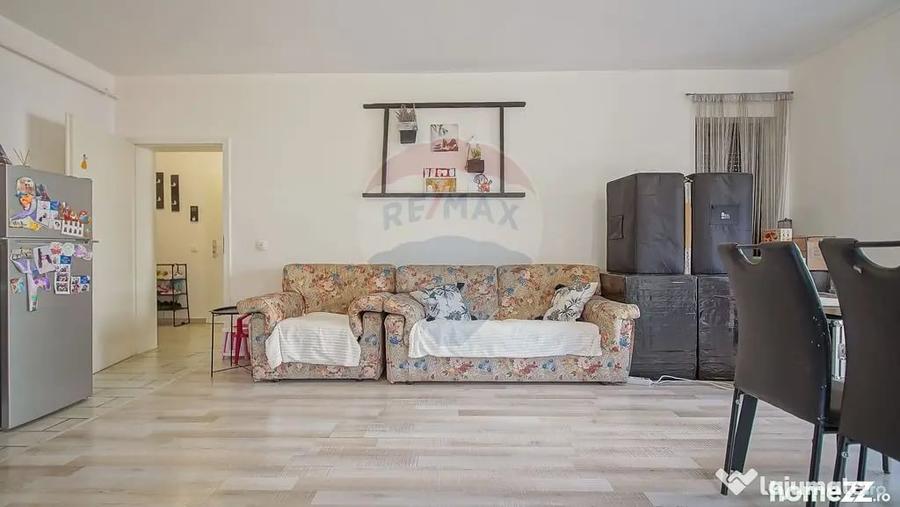 Apartament cu 3 camere decomandat în Tractorul