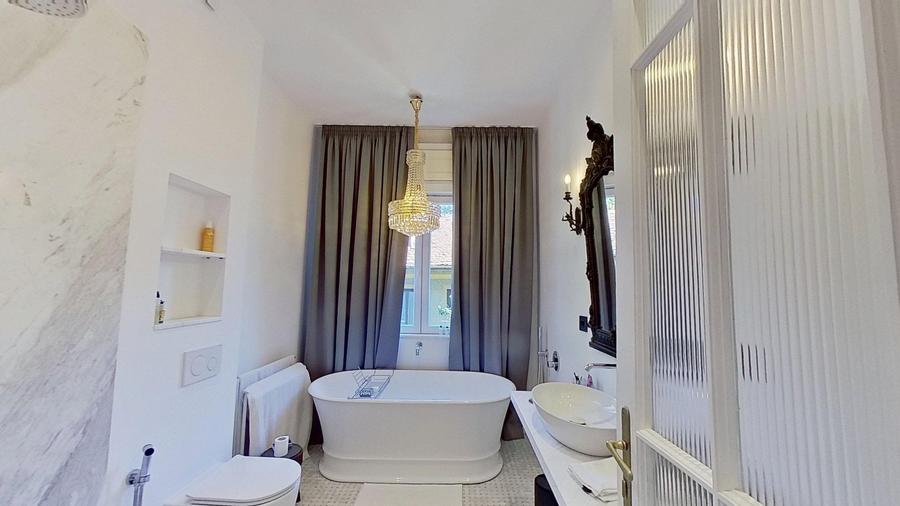 Apartament cu 5 camere decomandat, mobilat în Arcul de Triumf