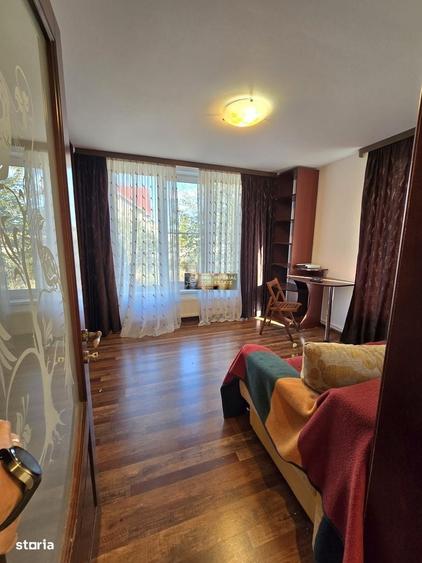 Casă cu 4 camere în Central