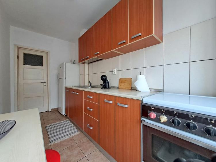 Apartament cu 2 camere semidecomandat în P-ța Romană