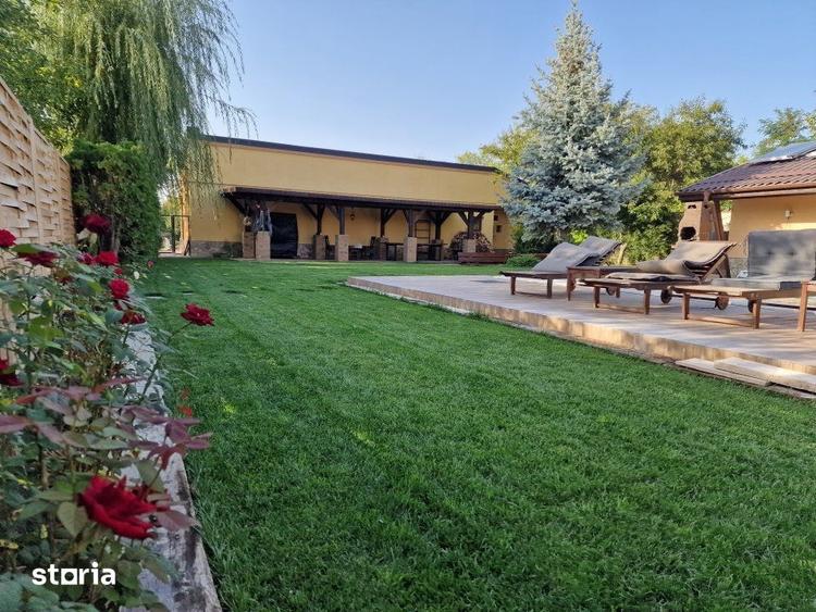 Casă cu 10 camere cu Teren 3000 Mp în Central