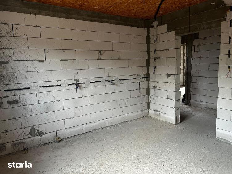 Casă cu 4 camere cu Teren 2000 Mp în Vădeni