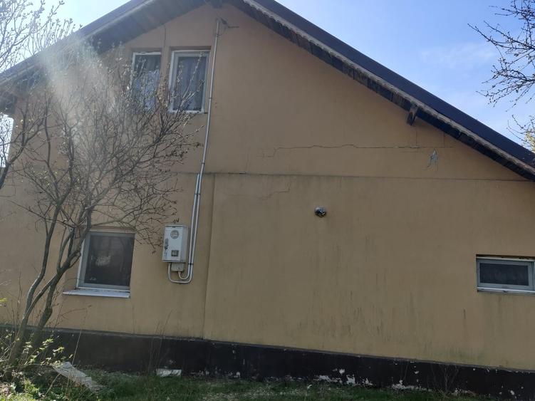 Casă cu 4 camere cu Teren 1200 Mp în Central
