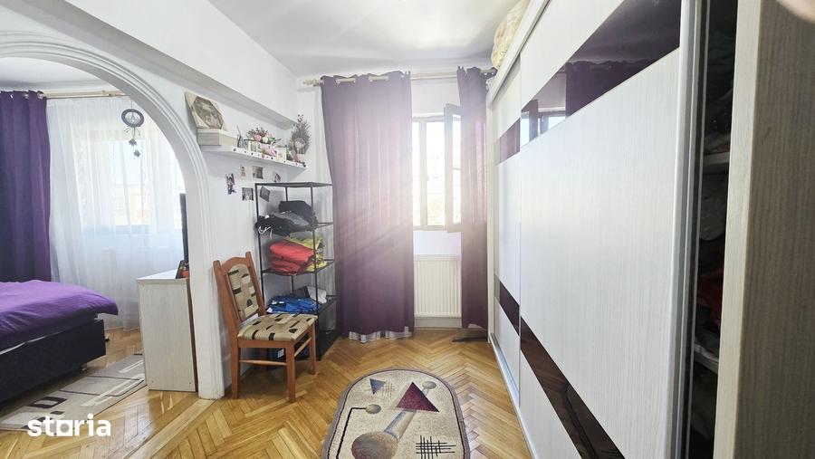 Apartament cu 4 camere decomandat în Republicii