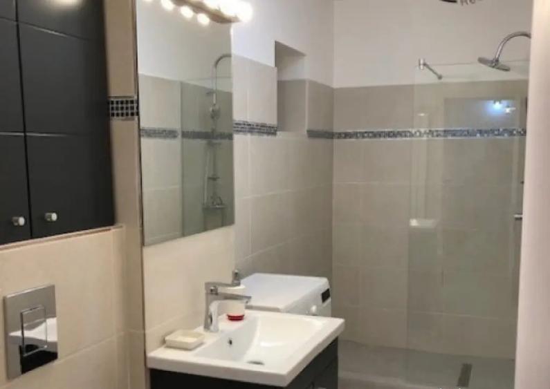 Apartament cu 2 camere decomandat, mobilat în Splaiul Unirii