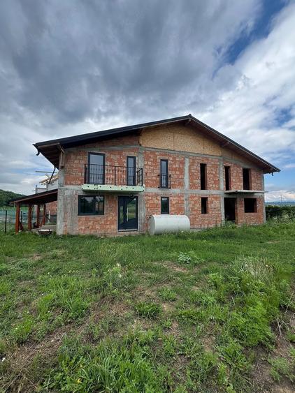 Casă cu Teren 598 Mp în Central