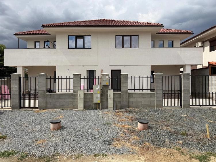 Casă cu Teren 253 Mp în Est