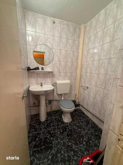 Apartament cu 3 camere semidecomandat în Baba-Dochia