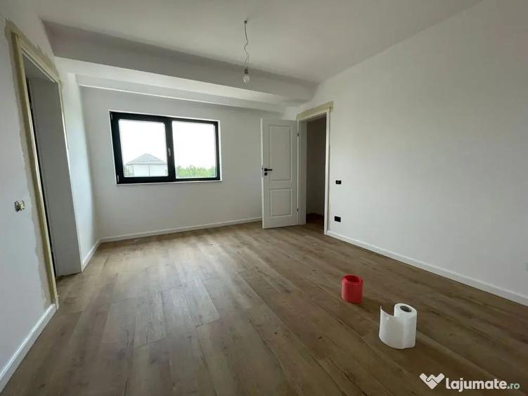 Casă cu 4 camere cu Teren 400 Mp în Central