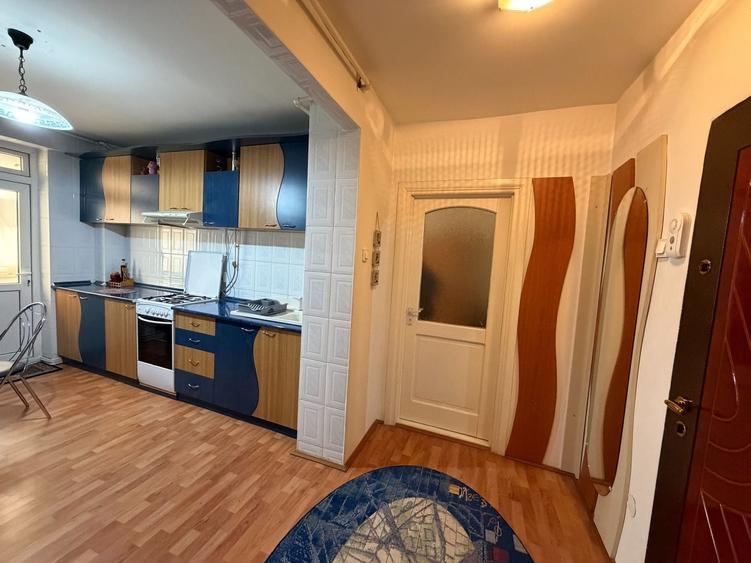 Apartament cu 2 camere decomandat, mobilat în Central