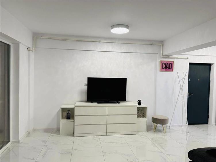 Apartament cu 2 camere semidecomandat, mobilat în Calea București