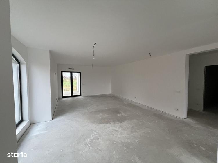 Casă cu 4 camere cu Teren 485 Mp în Vetiș