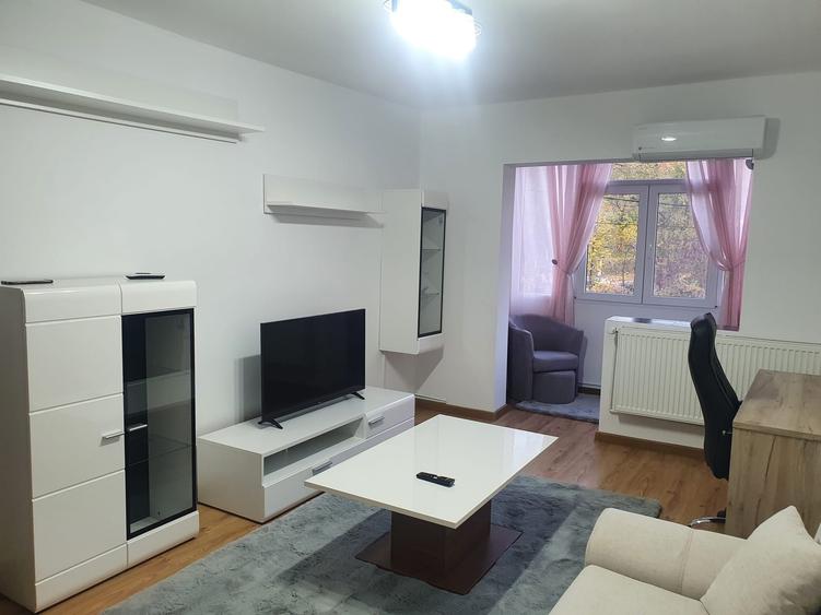 Apartament cu 3 camere decomandat în Metalurgie