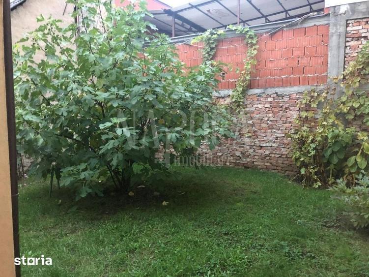 Casă cu 8 camere cu Teren 279 Mp în Plopilor