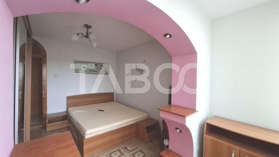 Apartament cu 3 camere decomandat, mobilat în Valea Aurie