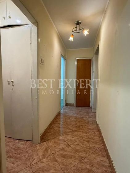 Apartament cu 3 camere decomandat în Titan