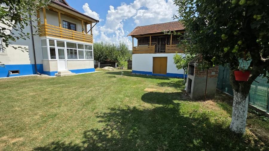 Casă cu 4 camere în Dobroteasa