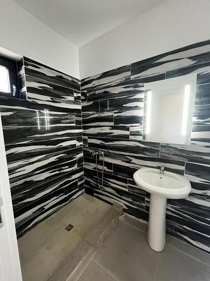 Casă cu 4 camere cu Teren 433 Mp în Bâcu