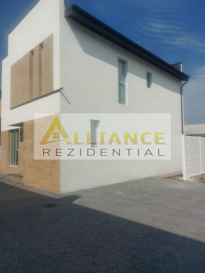 Casă individuală cu 5 camere cu Canalizare în Central