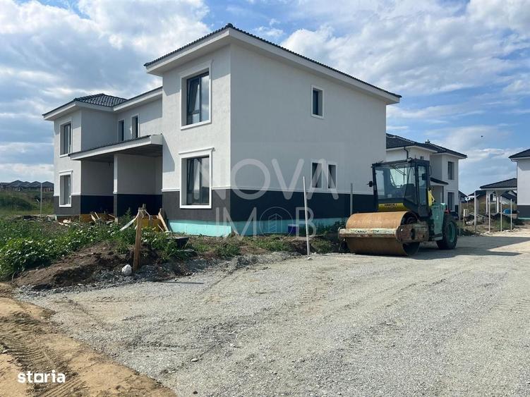 Casă cu 4 camere în Șura Mică