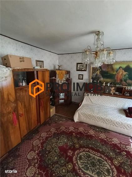 Casă cu 4 camere nedecomandat în Central