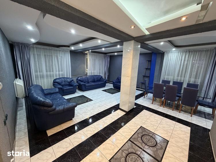 Casă cu 8 camere cu Teren 954 Mp în Andronache