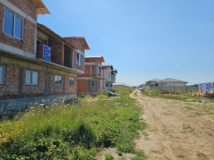 Casă individuală cu 5 camere cu Canalizare în Central