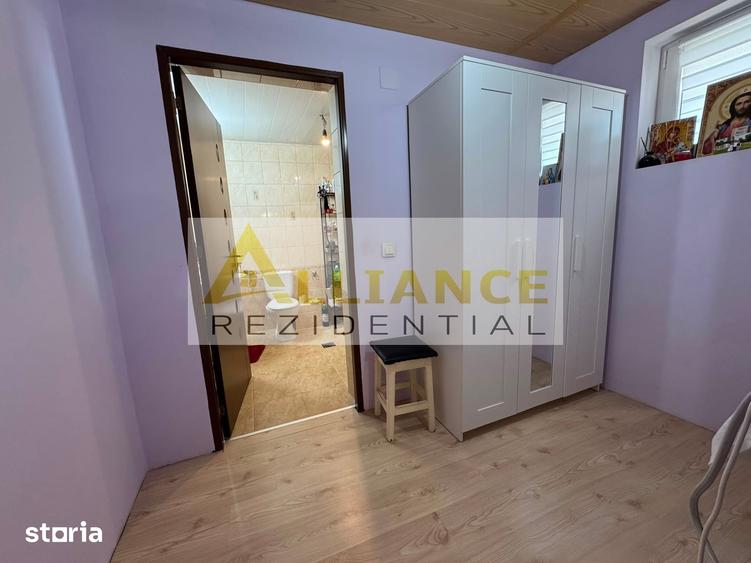 Casă cu 6 camere cu Teren 1086 Mp în Frumușani