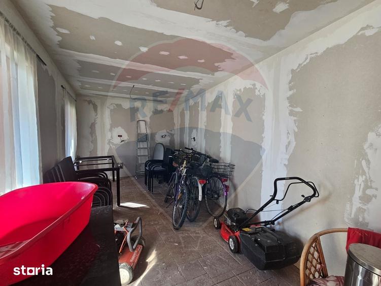 Casă cu 7 camere cu Teren 350 Mp în Central